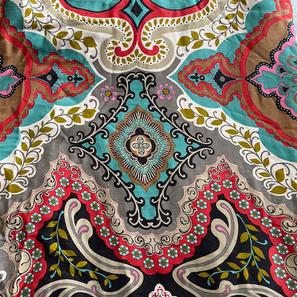 Max Studio Reversible Queen Size Duvet Cover with matching shams
